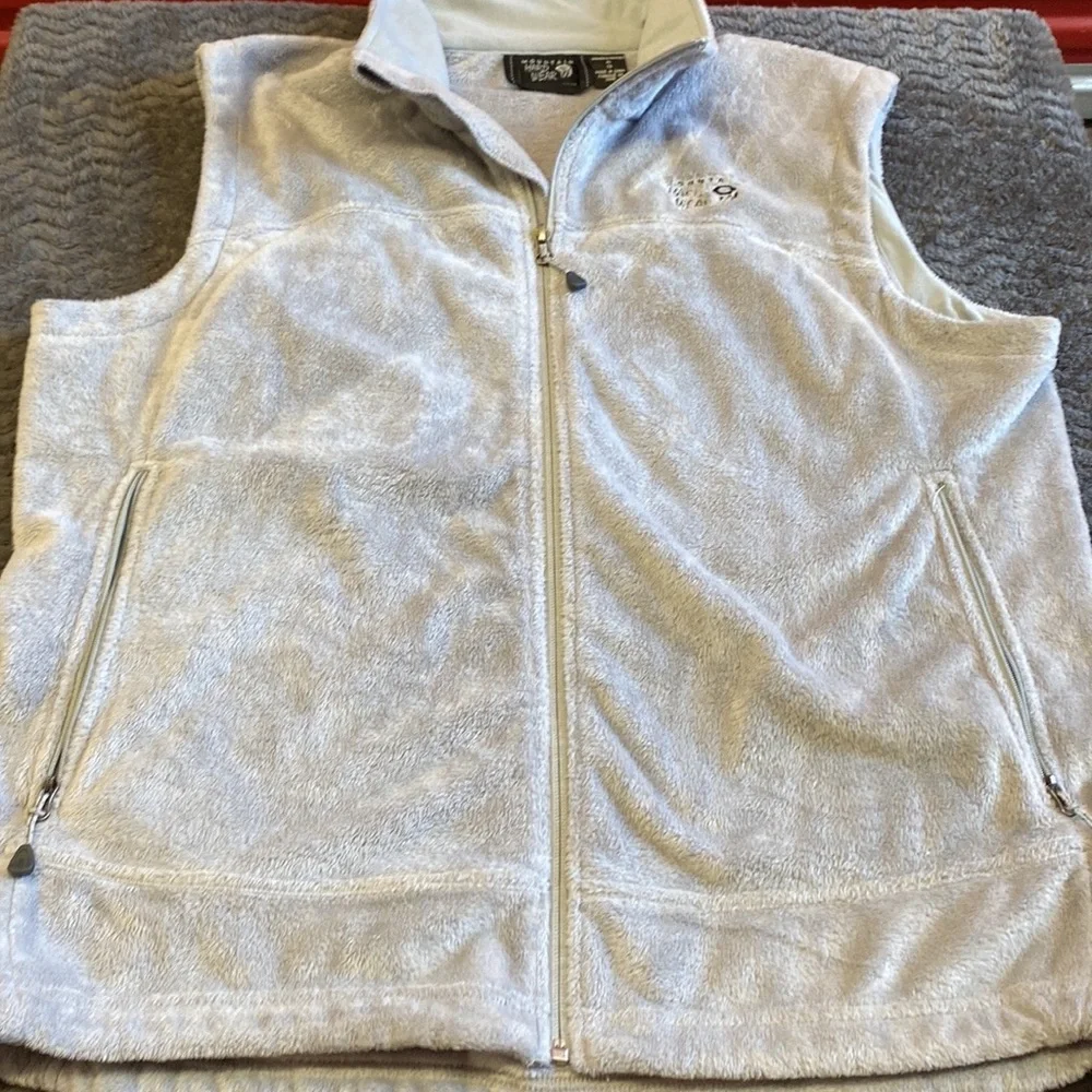 Mountain hardware embroidered women’s vest, size XL gray, zippered pockets